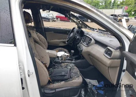 2019 Kia Sorento 3.3L Lx z USA, uszkodzony, nr VIN 5XYPGDA55KG481081